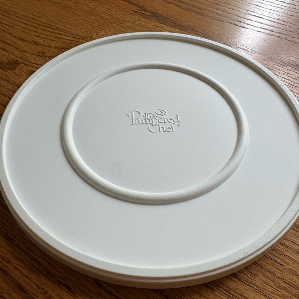 The Pampered Chef 3-piece Glass Pedestal Trifle Bowl with White Lid- vintage - Picture 5 of 13